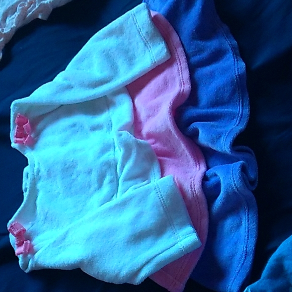 Dresses - Picture 3 of 4